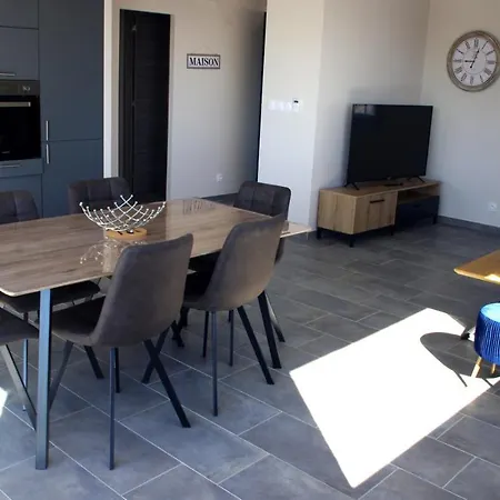 Apartment Cote Et - Standing Dans Avec Piscine Et Vue Taglio-Isolaccio