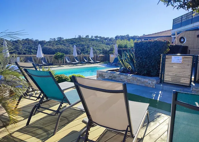 Cote Et - Standing Dans Avec Piscine Et Vue